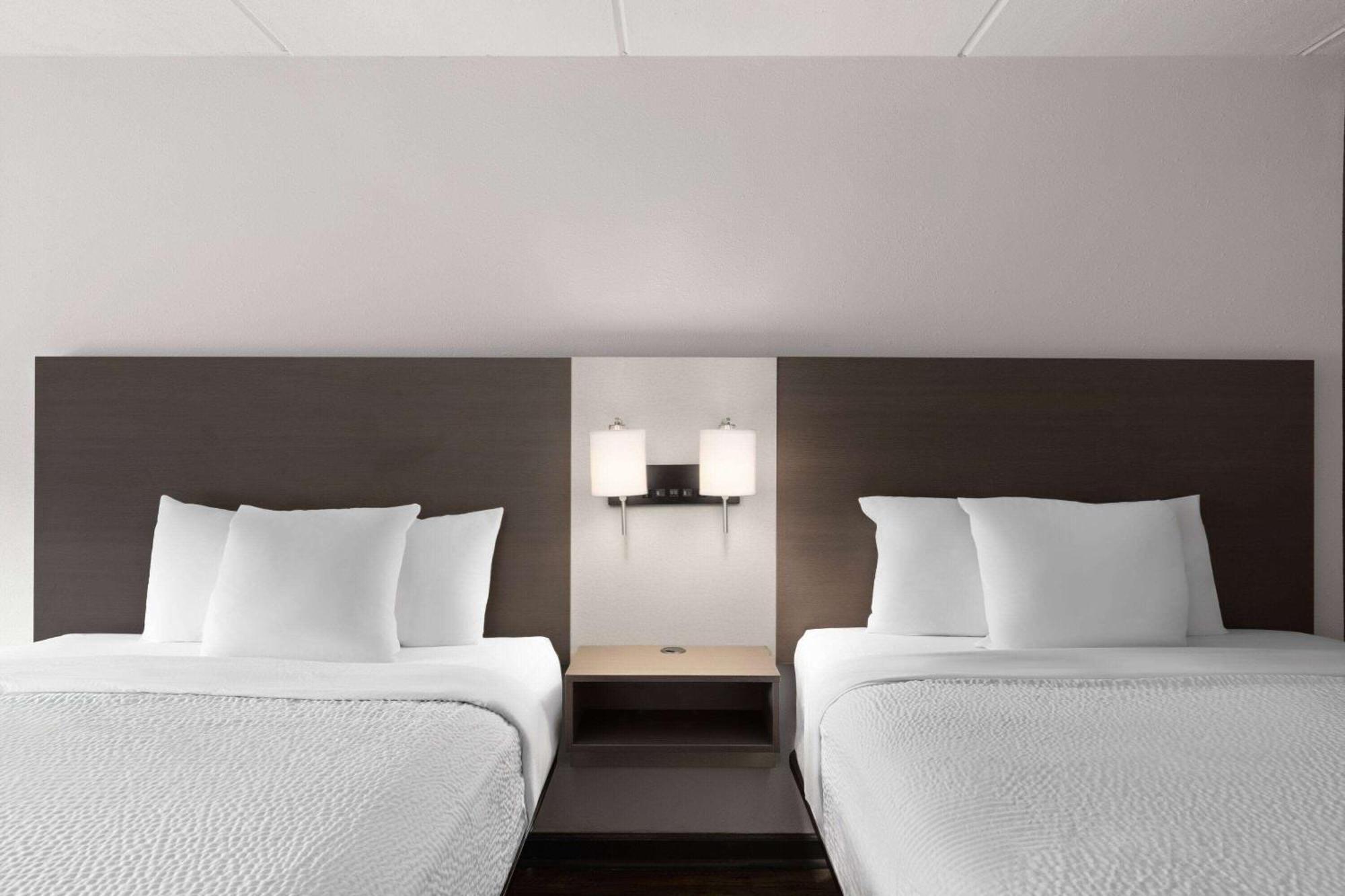 Ramada By Wyndham Bainbridge Hotell Exteriör bild