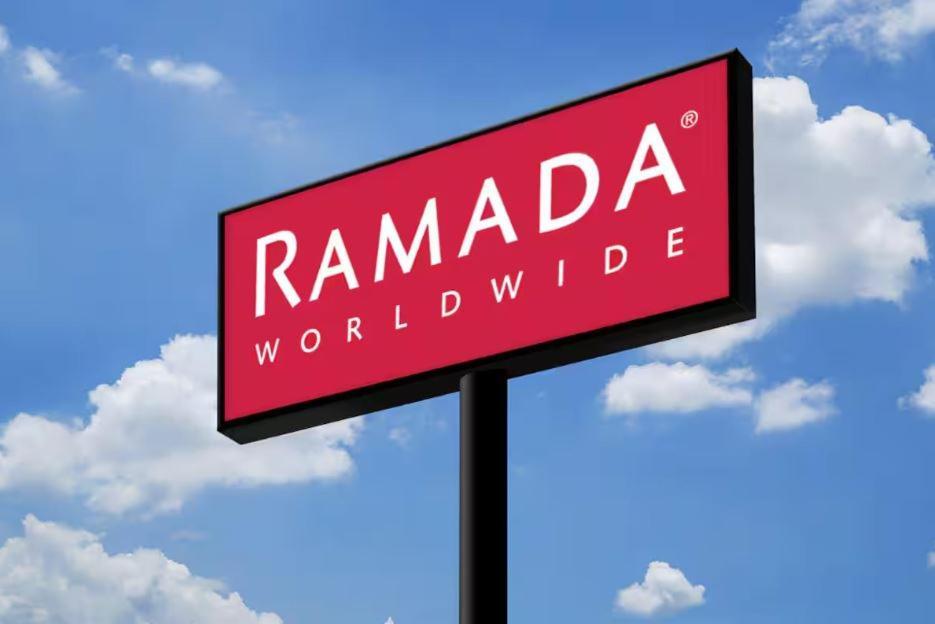 Ramada By Wyndham Bainbridge Hotell Exteriör bild